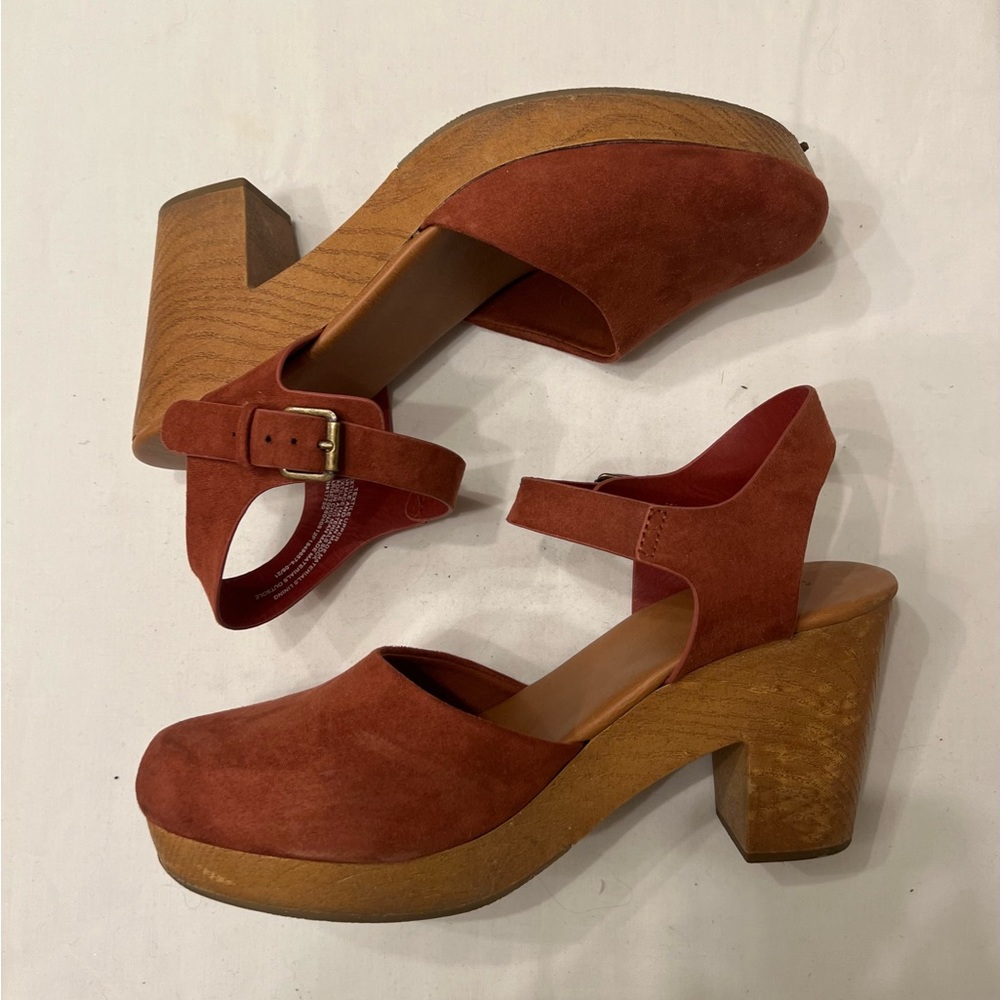 Universal Thread clogs, rust orange suede, size women’s 11